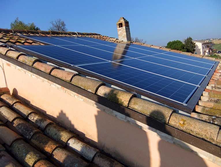 pannelli-fotovoltaici-su-tetto.jpg
